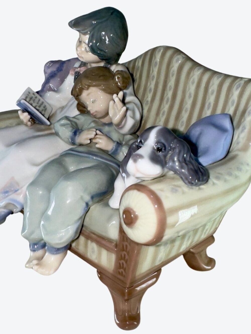 LLADRÓ 05735 Lectura Infantil Big Sister Children Reading Sofa Figurine - Picture 5 of 16